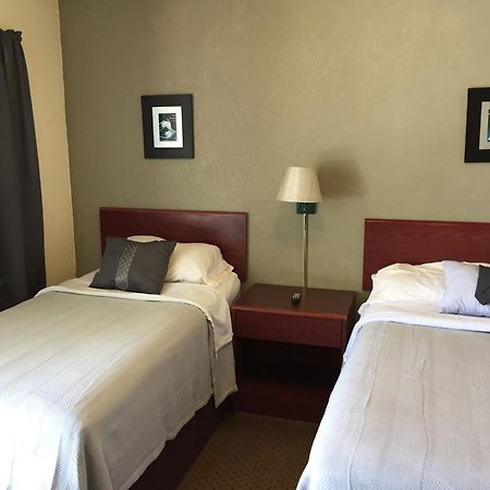 Highland Court Motel Fairmont Habitación foto